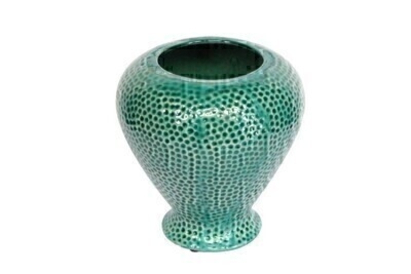 Seagreen Dimple Ceramic Small Vase Gisela Graham <p>Contemporary seagreen ceramic dimple small vase by Gisela Graham. This stunning vase is a statement piece all homes deserve. Would make an ideal gift for someone special or as a treat for your own home. Also available in a larger size. Size (LxWxD) 18x18x18cm</p>